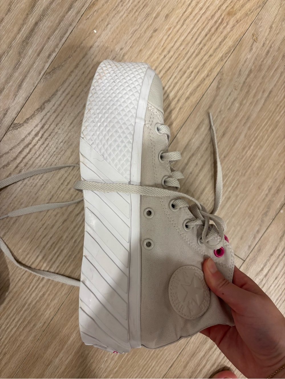High top Converse Sneakers - Picture 4 of 6